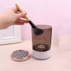 Herramientas automáticas para cepillos de limpieza y brochas de maquillaje - Color blanco